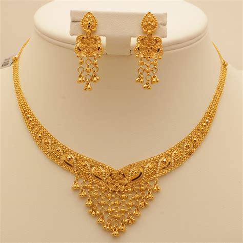 ladies gold necklace designs.